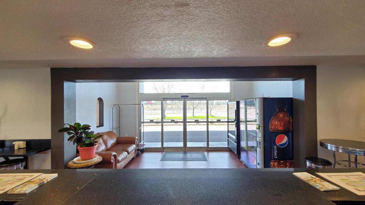 Ramada By Wyndham Flagstaff East Hotel Екстериор снимка