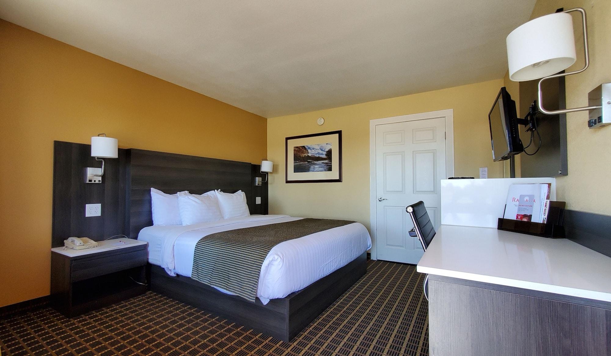 Ramada By Wyndham Flagstaff East Hotel Екстериор снимка