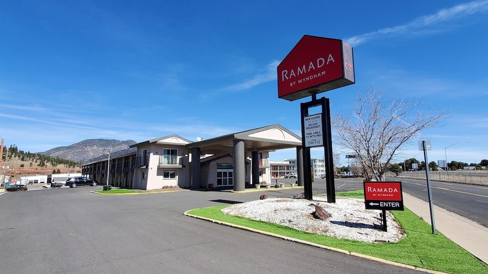Ramada By Wyndham Flagstaff East Hotel Екстериор снимка