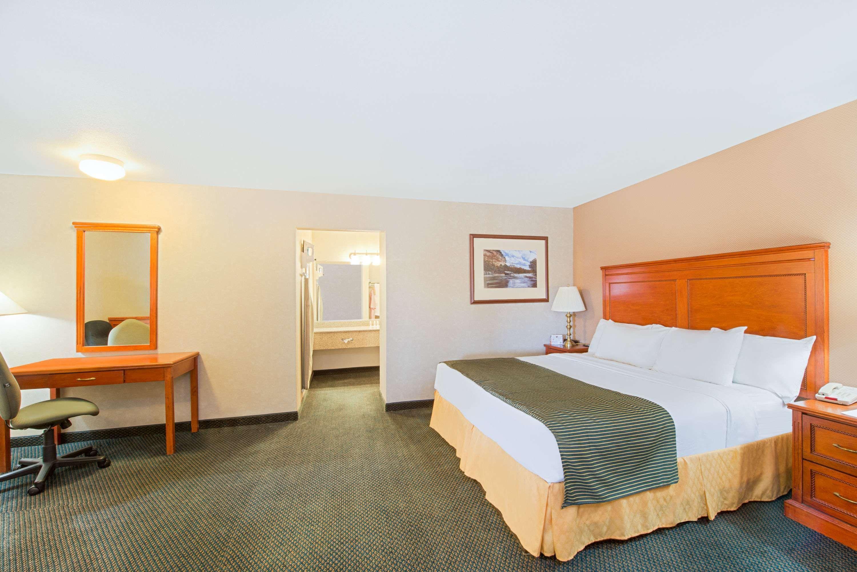 Ramada By Wyndham Flagstaff East Hotel Екстериор снимка