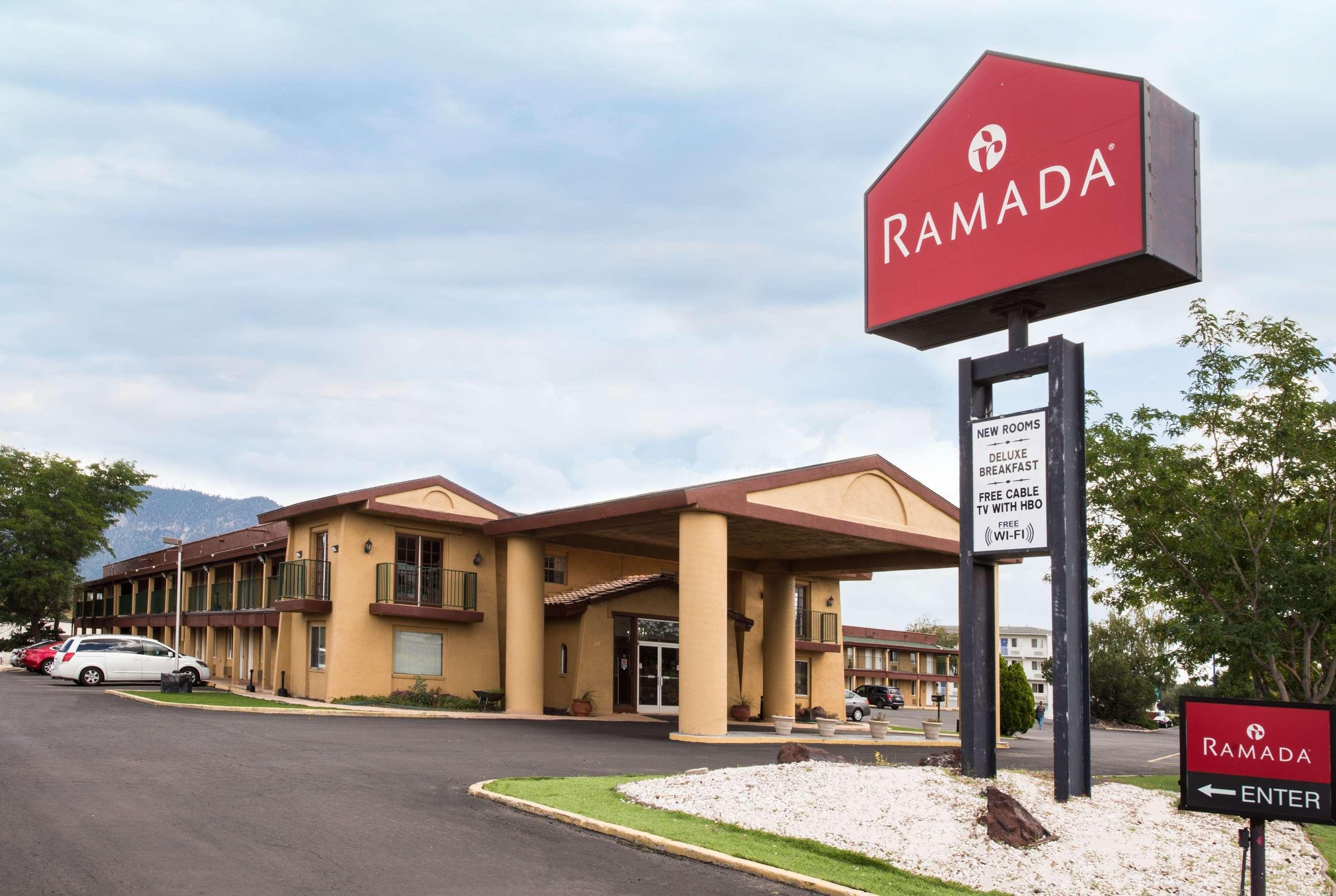 Ramada By Wyndham Flagstaff East Hotel Екстериор снимка