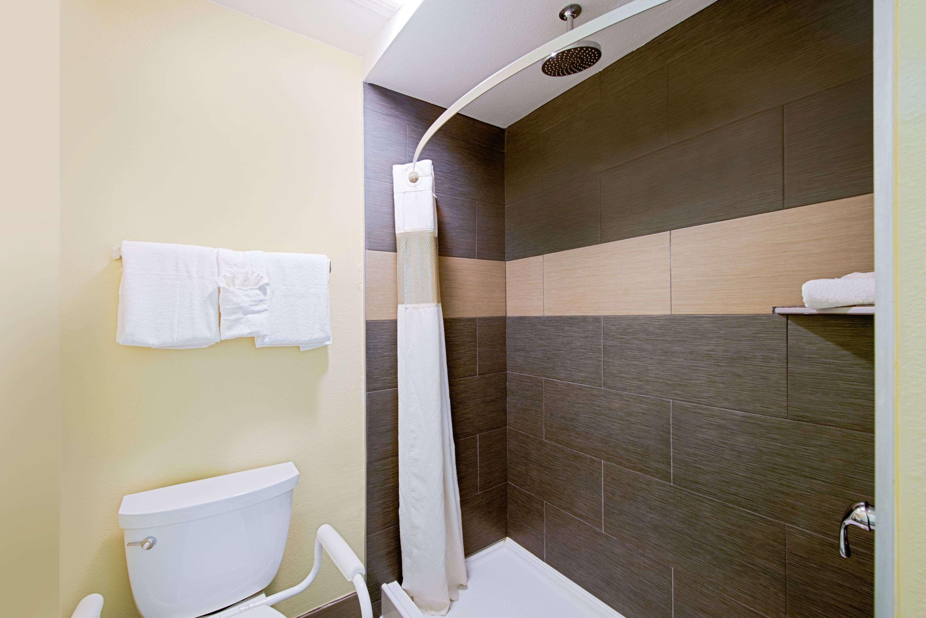 Ramada By Wyndham Flagstaff East Hotel Екстериор снимка