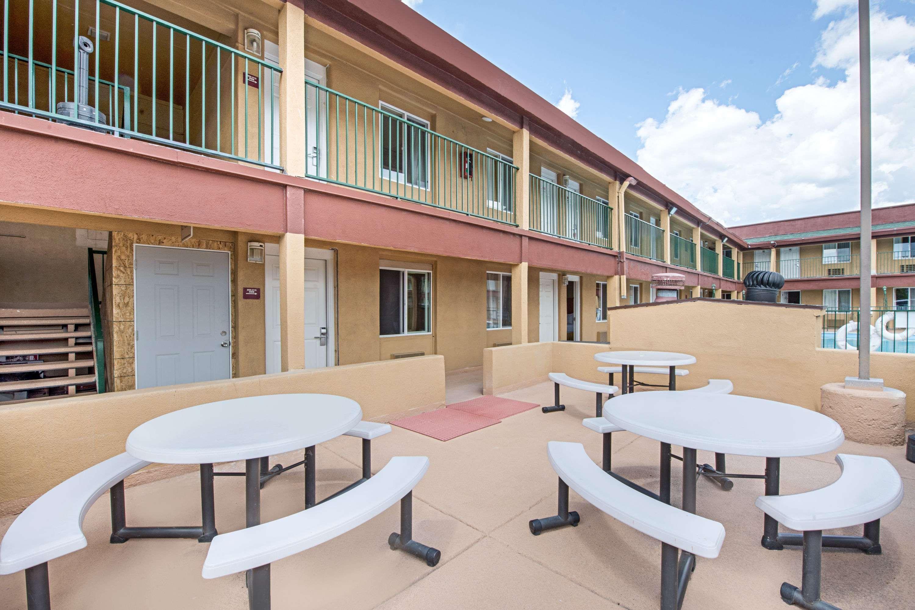 Ramada By Wyndham Flagstaff East Hotel Екстериор снимка