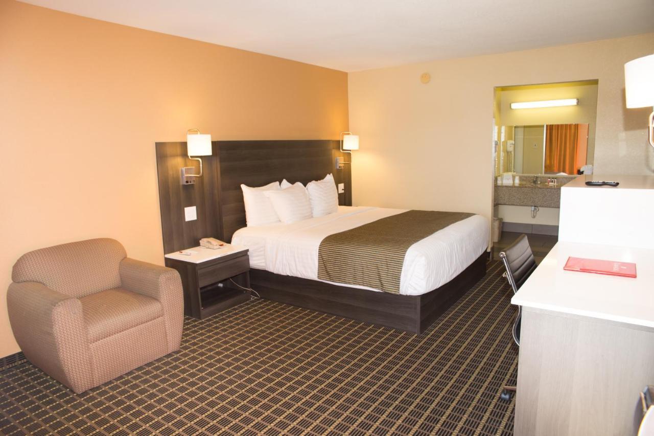 Ramada By Wyndham Flagstaff East Hotel Екстериор снимка