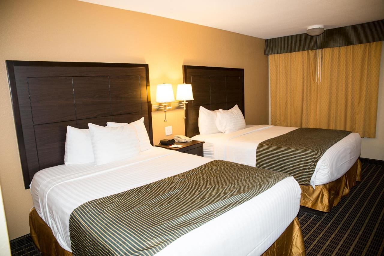 Ramada By Wyndham Flagstaff East Hotel Екстериор снимка
