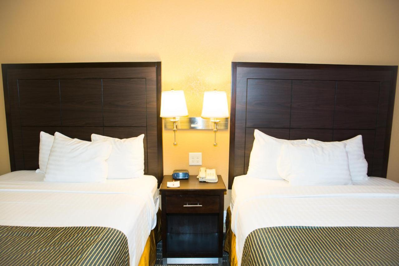 Ramada By Wyndham Flagstaff East Hotel Екстериор снимка