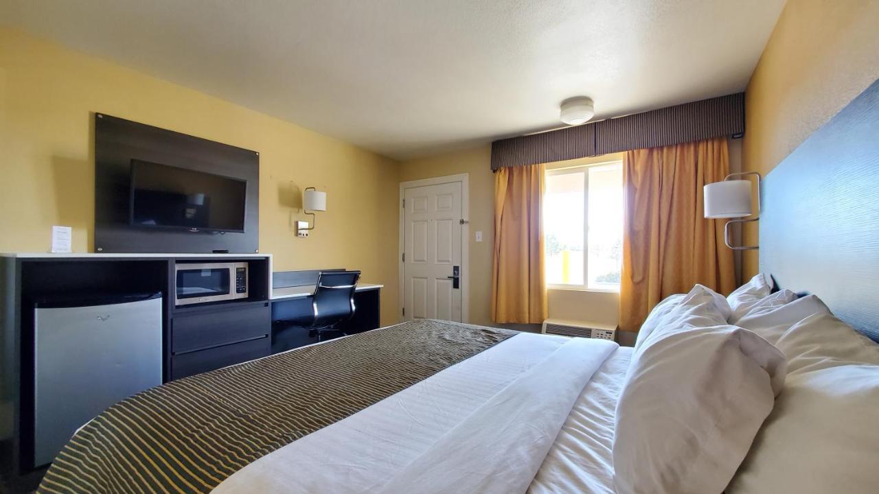 Ramada By Wyndham Flagstaff East Hotel Екстериор снимка